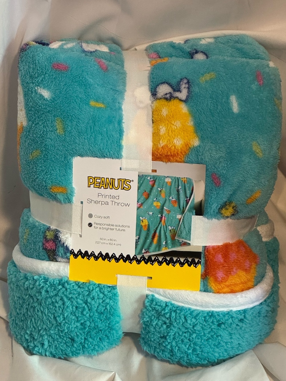 Peanuts Sherpa Throw - Aqua with Snoopy on ice cream cones